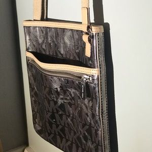 Micheal Kors Crossbody bag (metallic silver)